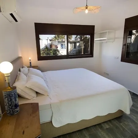 Villa Enjoy 4br W/magnificent View In Turkbuku *
